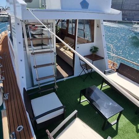 Charming Boat House In Barcelona With Big Terrace And Solarium Ξενοδοχείο Sant Adria de Besos Εξωτερικό φωτογραφία