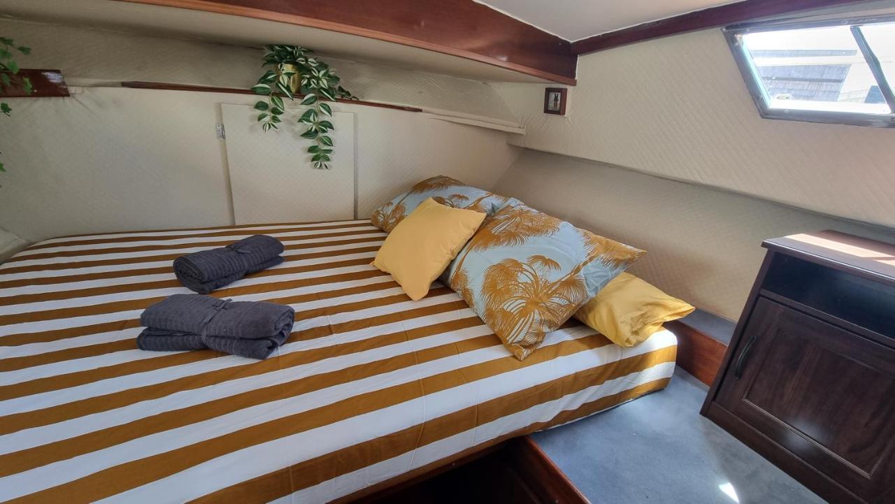 Charming Boat House In Barcelona With Big Terrace And Solarium Ξενοδοχείο Sant Adria de Besos Εξωτερικό φωτογραφία