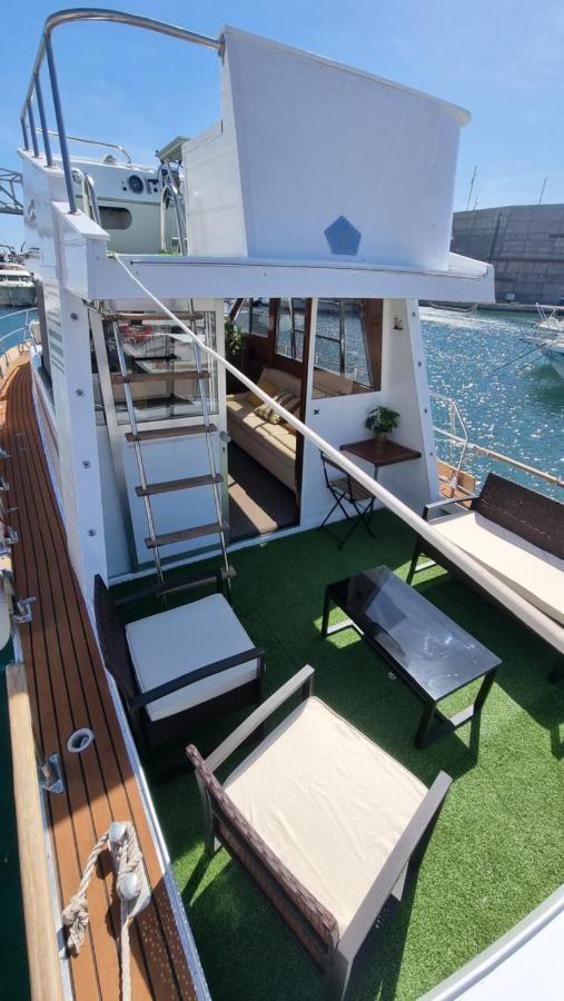 Charming Boat House In Barcelona With Big Terrace And Solarium Ξενοδοχείο Sant Adria de Besos Εξωτερικό φωτογραφία
