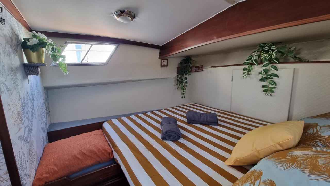 Charming Boat House In Barcelona With Big Terrace And Solarium Ξενοδοχείο Sant Adria de Besos Εξωτερικό φωτογραφία