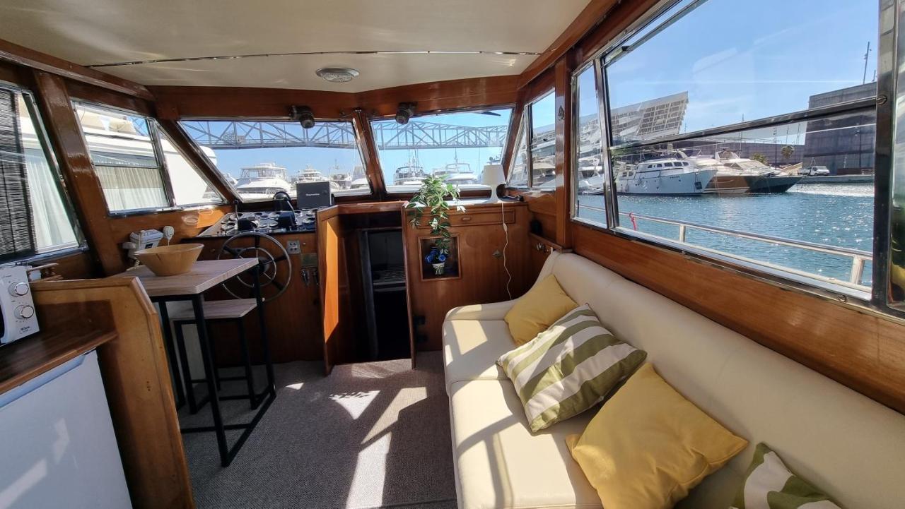 Charming Boat House In Barcelona With Big Terrace And Solarium Ξενοδοχείο Sant Adria de Besos Εξωτερικό φωτογραφία