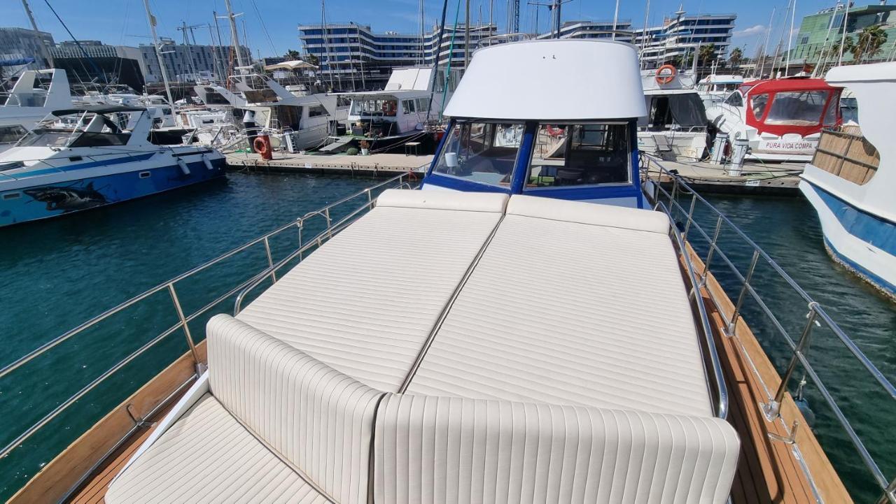 Charming Boat House In Barcelona With Big Terrace And Solarium Ξενοδοχείο Sant Adria de Besos Εξωτερικό φωτογραφία
