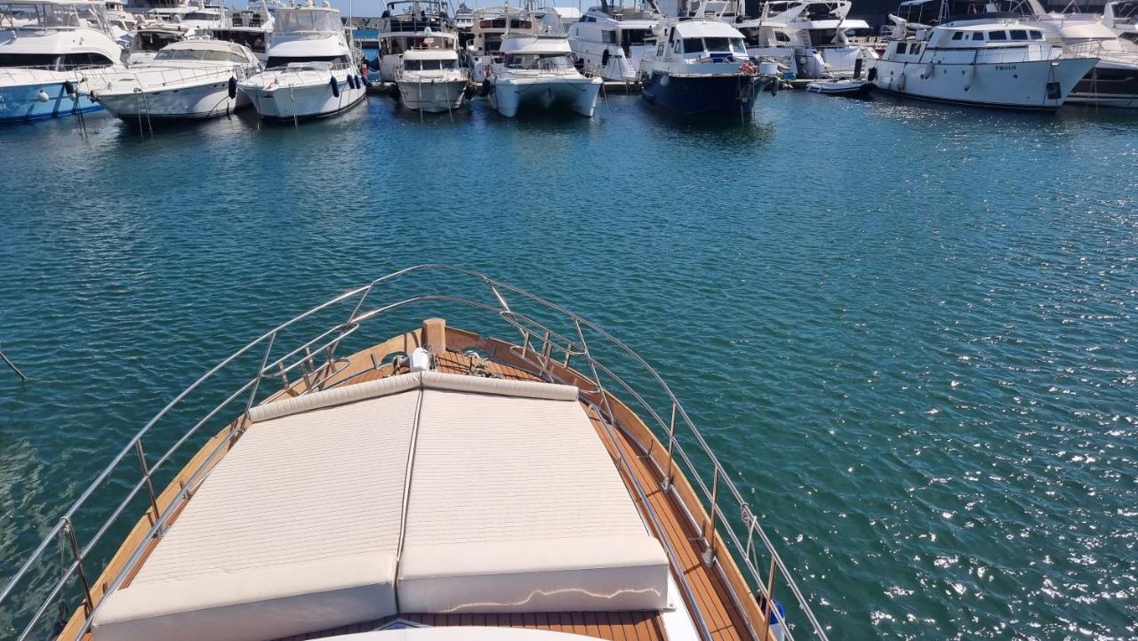 Charming Boat House In Barcelona With Big Terrace And Solarium Ξενοδοχείο Sant Adria de Besos Εξωτερικό φωτογραφία