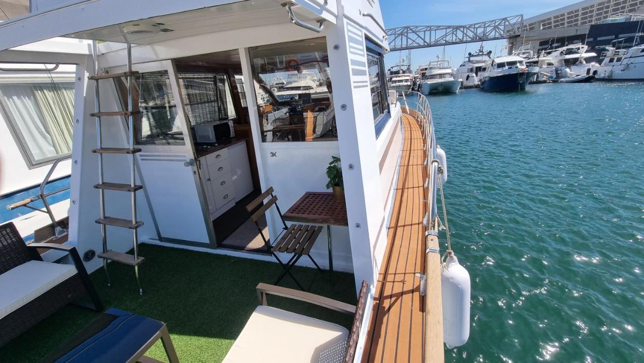Charming Boat House In Barcelona With Big Terrace And Solarium Ξενοδοχείο Sant Adria de Besos Εξωτερικό φωτογραφία