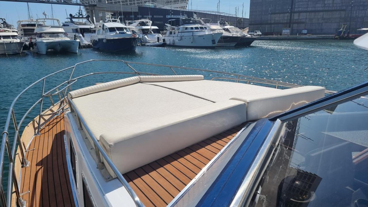 Charming Boat House In Barcelona With Big Terrace And Solarium Ξενοδοχείο Sant Adria de Besos Εξωτερικό φωτογραφία