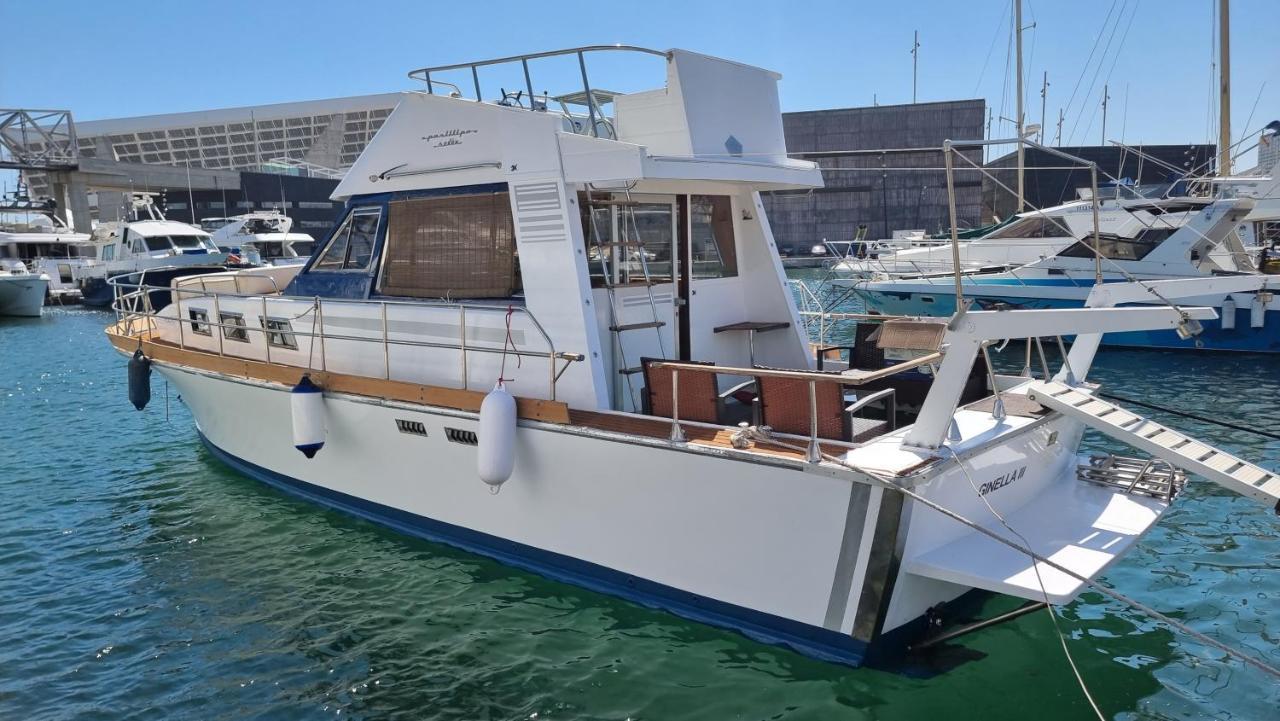 Charming Boat House In Barcelona With Big Terrace And Solarium Ξενοδοχείο Sant Adria de Besos Εξωτερικό φωτογραφία